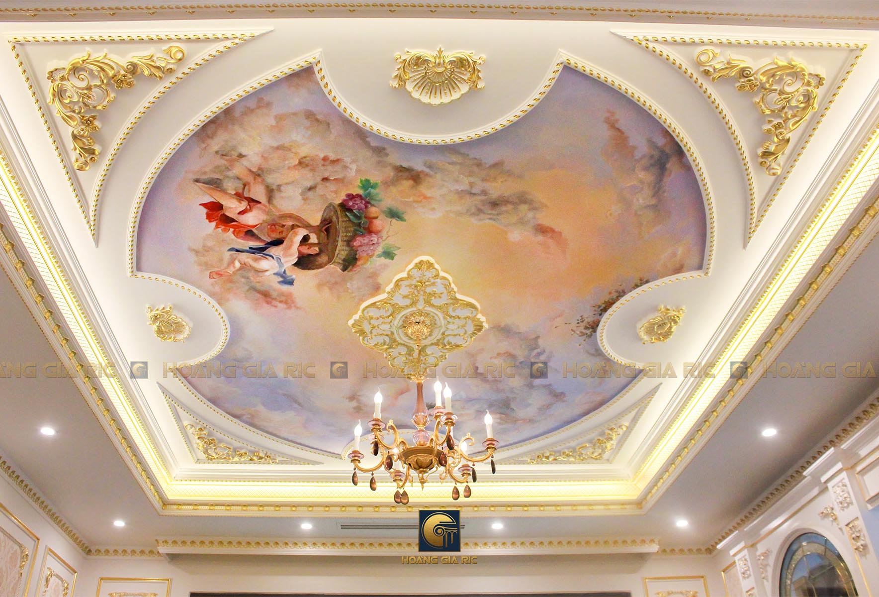 Thi công trần tầng 1 biệt thự Văn Phú, đáp ứng tiêu chuẩn thiết kế.