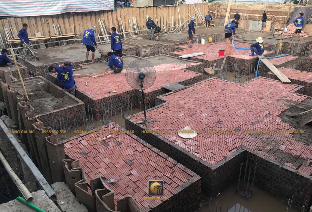 Thi công xây tường cho hố móng cọc chỉn chu