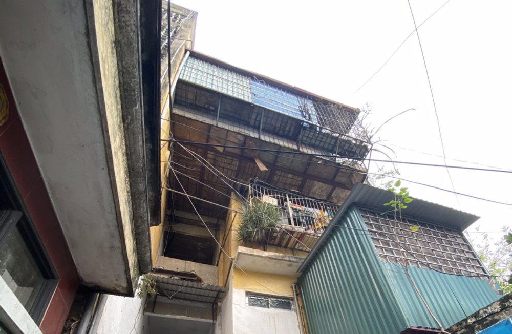 Nhà ống nằm sâu trong ngõ nhỏ, phố nhỏ